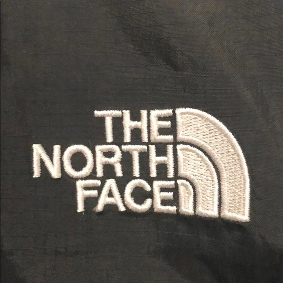 Women’s North Face HyVent Rain/Wind Jacket with Mesh inside, size Small - Picture 3 of 8